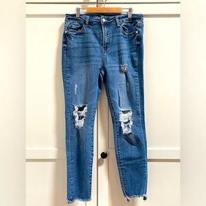 JUDY BLUE SZ 11/30 RAW HEM SKINNY DISTRESSED JEANS